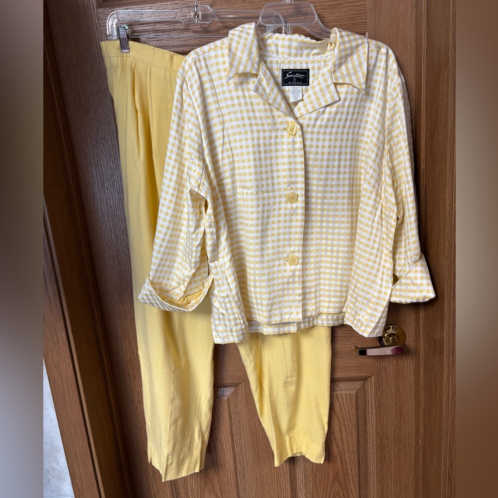YELLOW SUMMER SUIT